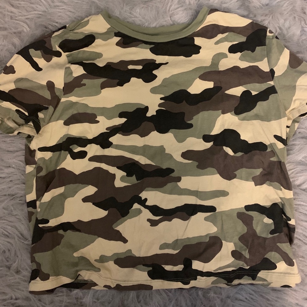 Camo crop tee